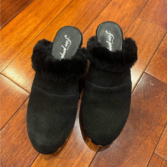 Free People Shearling chalet clogs - Picture 5 of 5